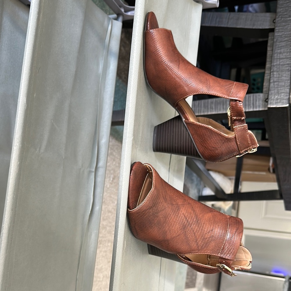 Elegant Brown Peep-Toe Heeled Sandals